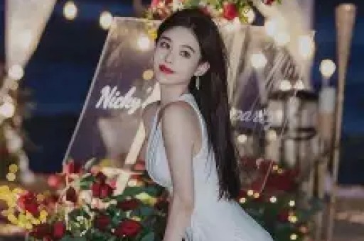 “电梯门”后续：女网红情绪很不稳定在网络上疯狂输出……